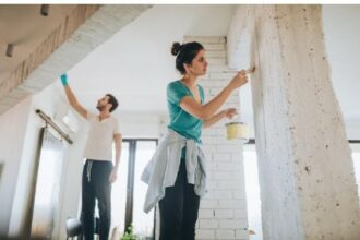 Merawat properti adalah investasi jangka panjang untuk menjaga nilai dan kualitas rumah agar tetap optimal. Jika dibiarkan tanpa perawatan, properti bisa mengalami kerusakan yang memerlukan pengeluaran besar untuk perbaikan. Maka dari itu, menentukan waktu yang tepat untuk melakukan perawatan menyeluruh sangat penting. Berikut adalah jawaban atas pertanyaan, kapan waktu yang tepat untuk merawat rumah secara menyeluruh: