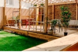 Dek Lebih dari Sekadar Tempat Berkumpul, Ini Investasi Berharga untuk Meningkatkan Nilai Properti Rumah Anda